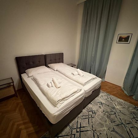 Centrally-Located Authentic Apartment Wien Eksteriør billede