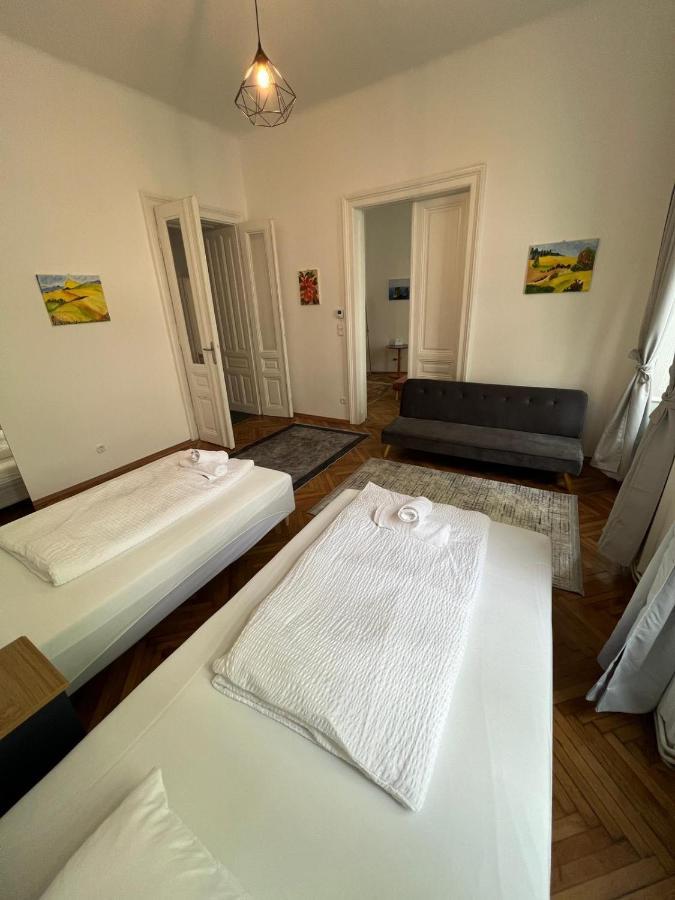 Centrally-Located Authentic Apartment Wien Eksteriør billede