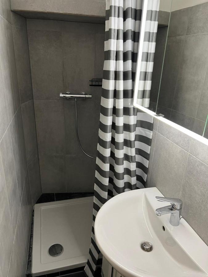 Centrally-Located Authentic Apartment Wien Eksteriør billede