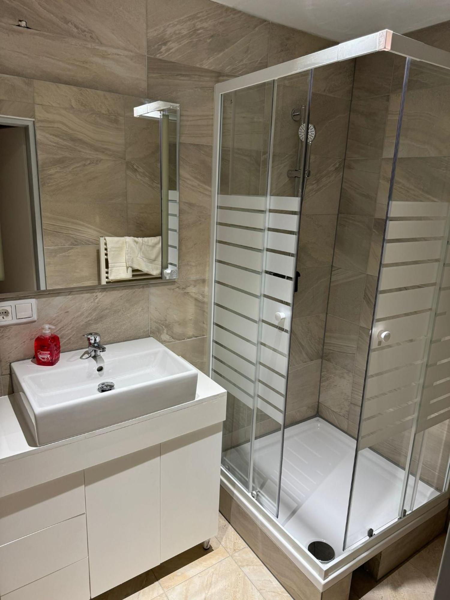 Centrally-Located Authentic Apartment Wien Eksteriør billede