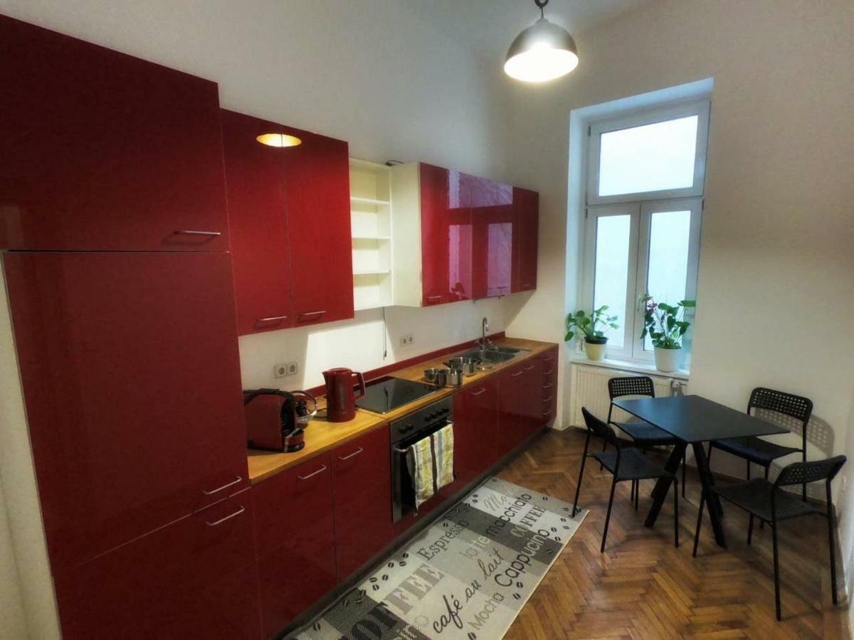 Centrally-Located Authentic Apartment Wien Eksteriør billede