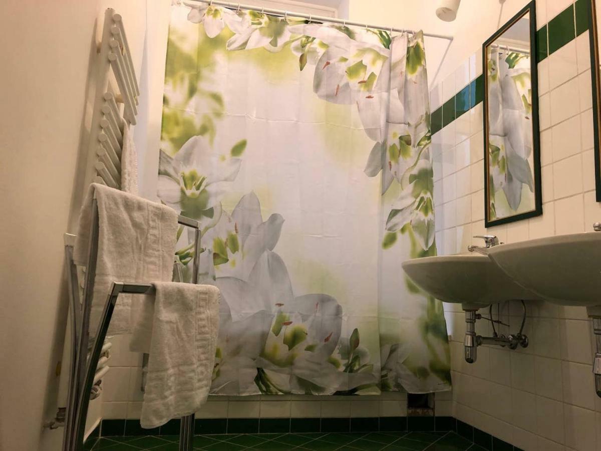 Centrally-Located Authentic Apartment Wien Eksteriør billede